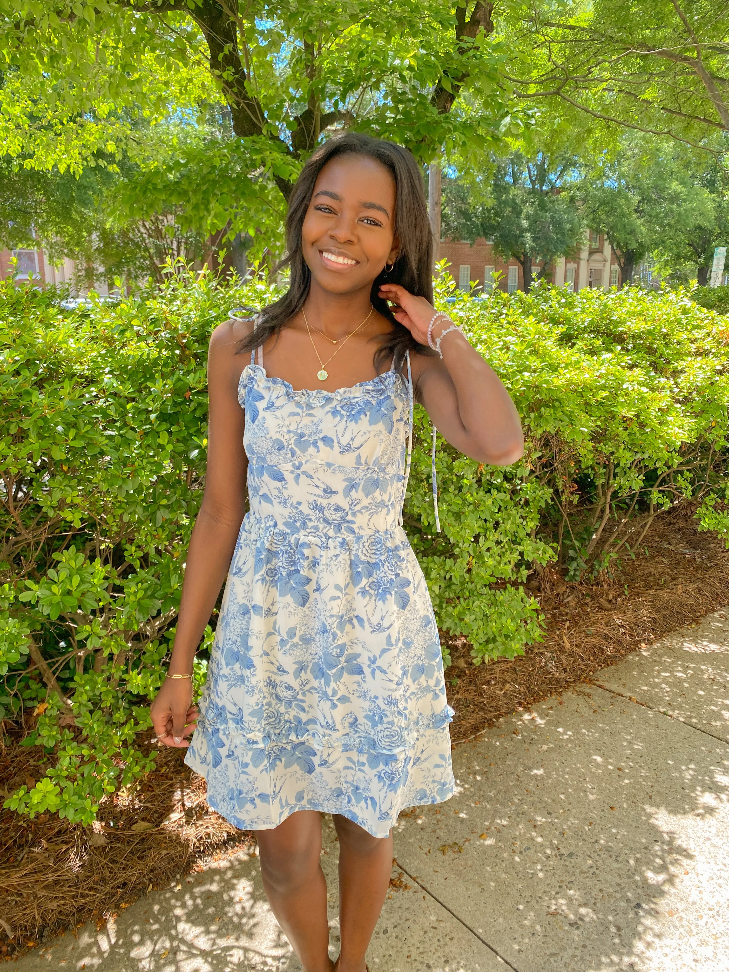 BLUE AND WHITE FLORAL PRINT TIE STRAP MINI DRESS