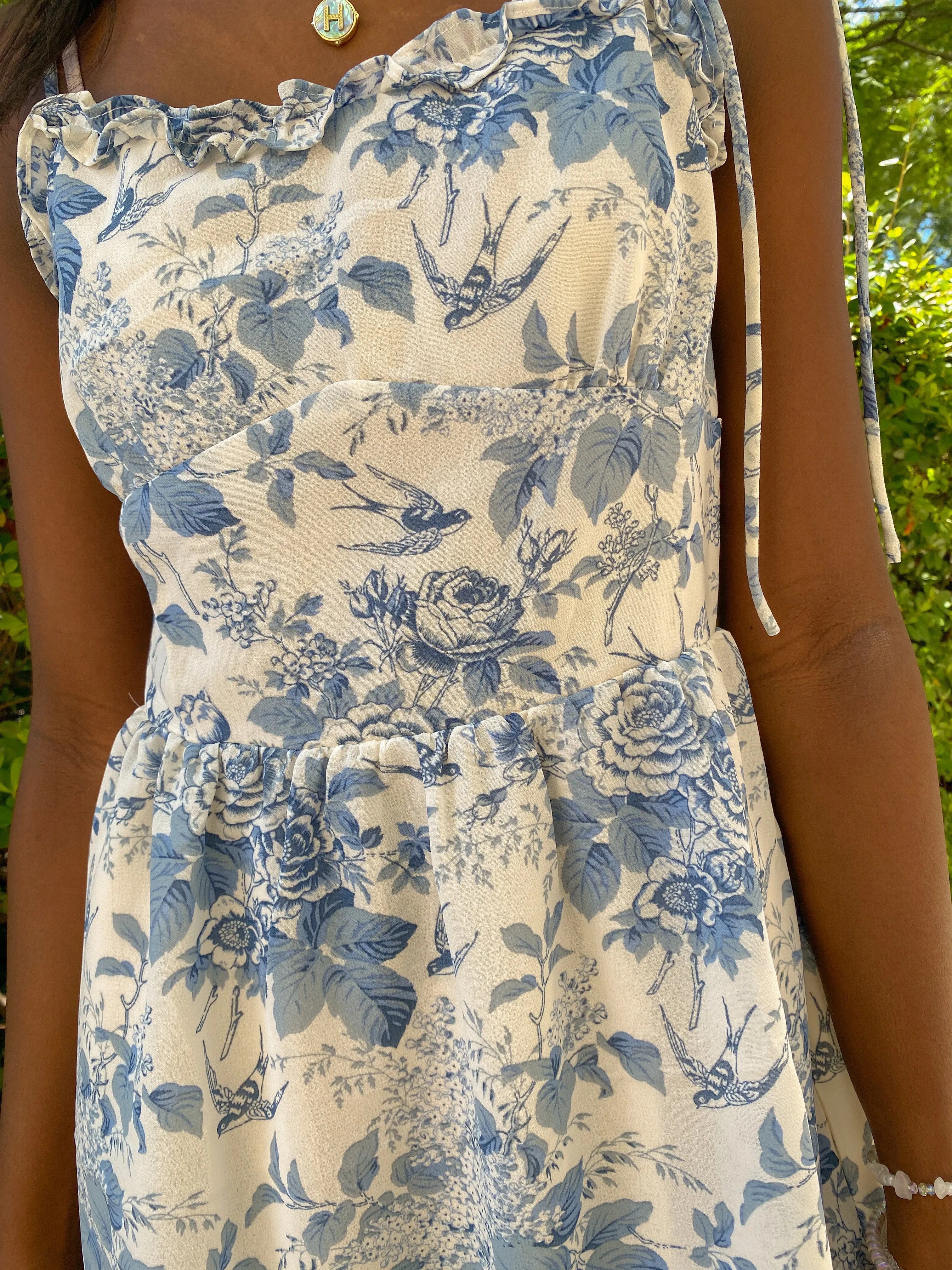 BLUE AND WHITE FLORAL PRINT TIE STRAP MINI DRESS