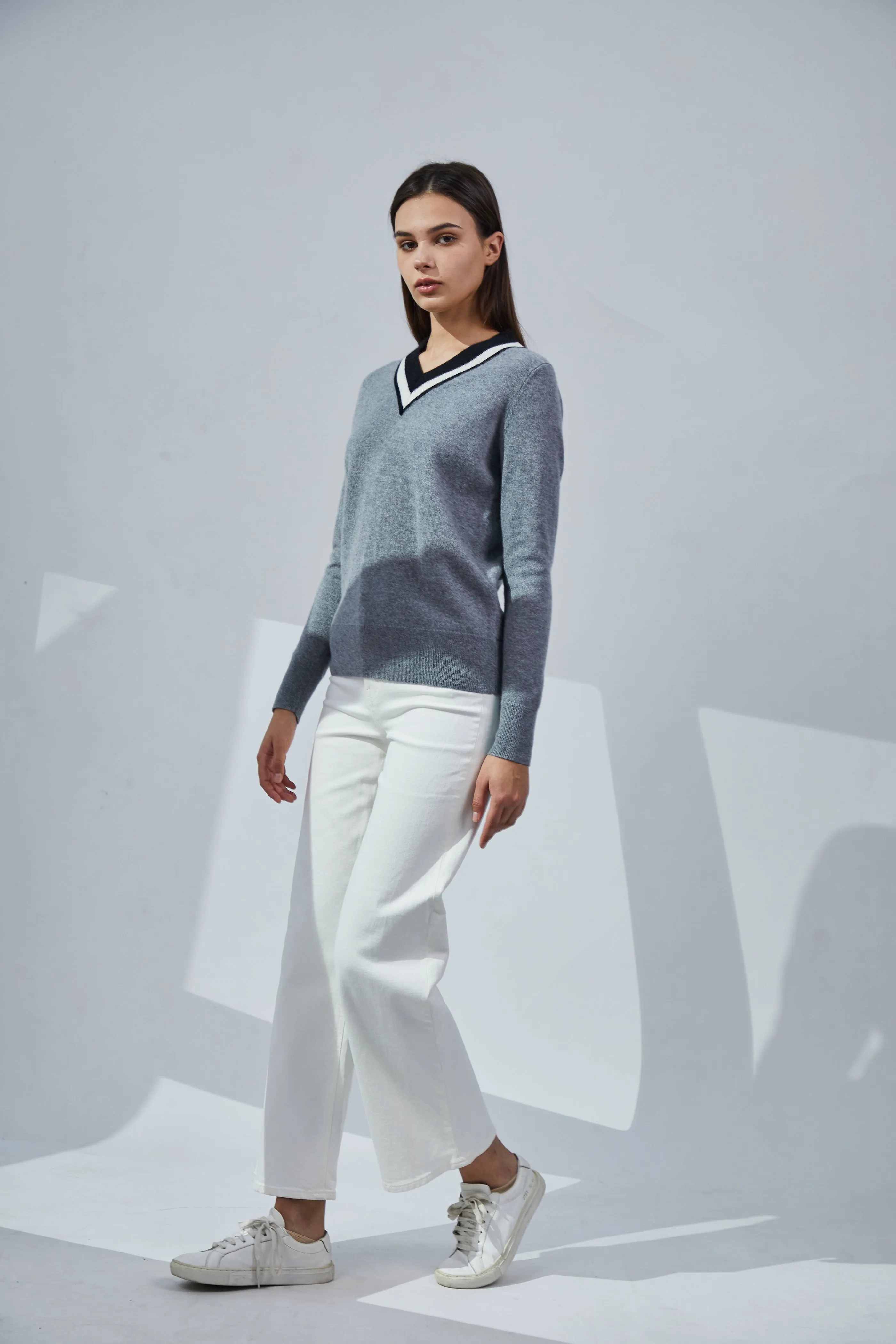 Contrasting V-neck Cashmere Sweater