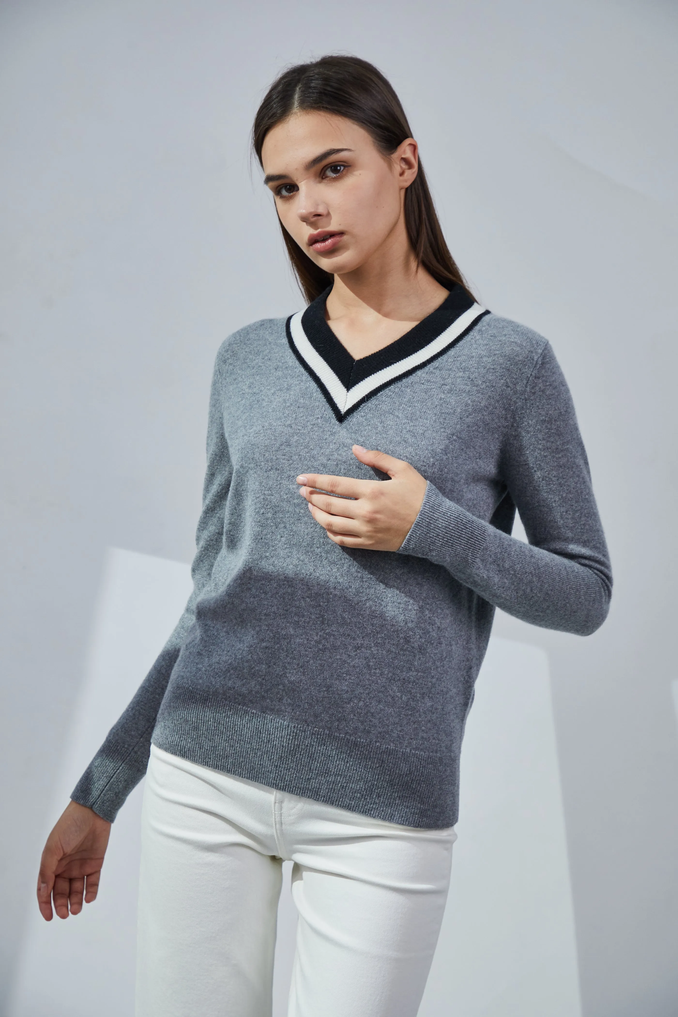 Contrasting V-neck Cashmere Sweater