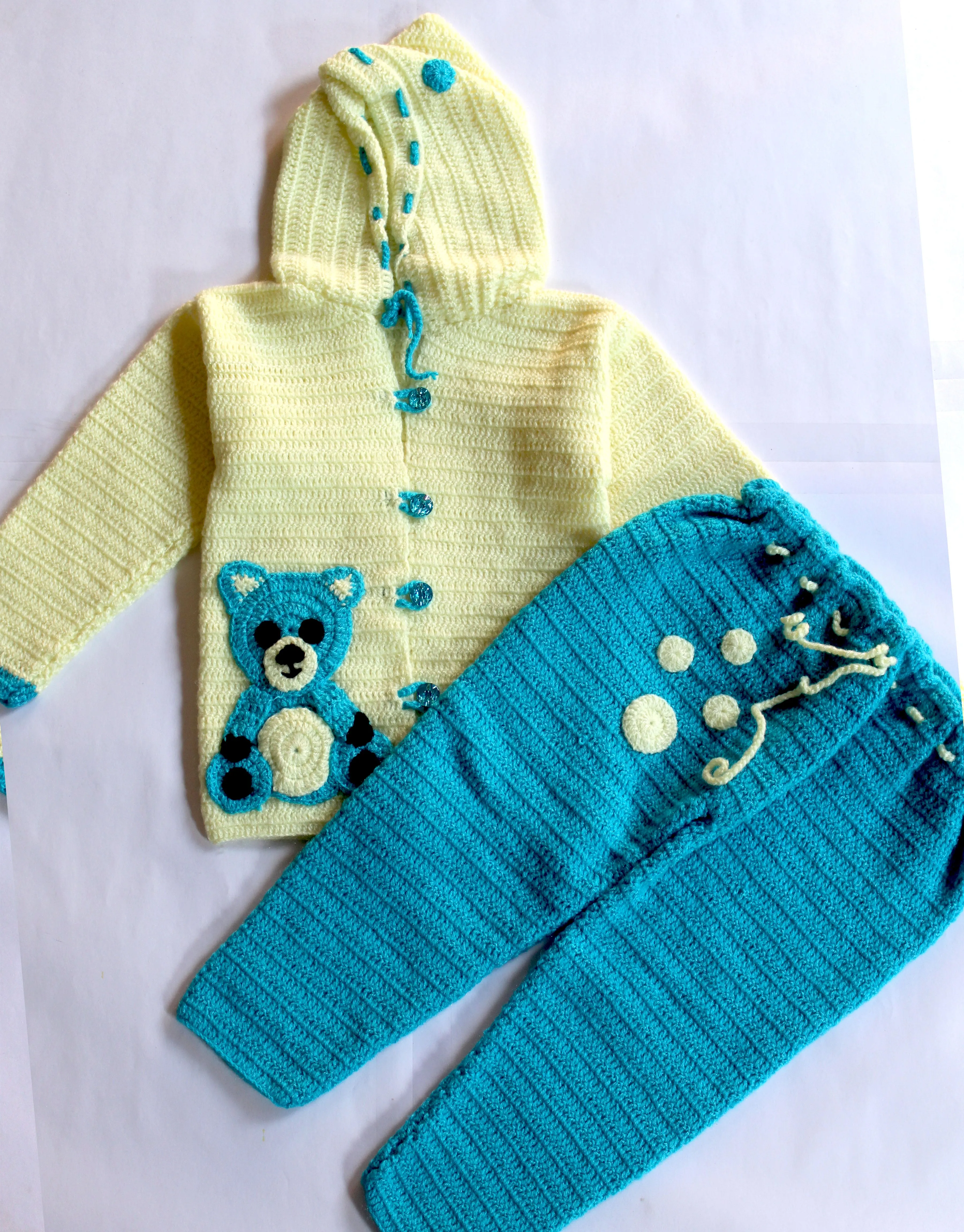 Graminarts Handmade Knitted Full Sleeve Hooded Sweater With Pant For Baby Boy- Banana & Carolina