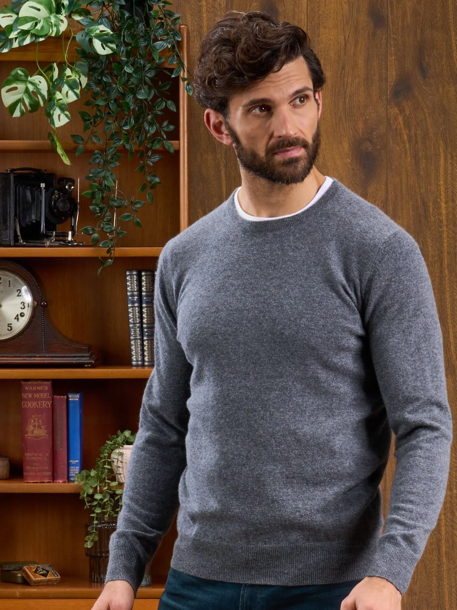 Men's Geelong Lambswool Crew Neck Jumper In Dark Grey - Regular Fit